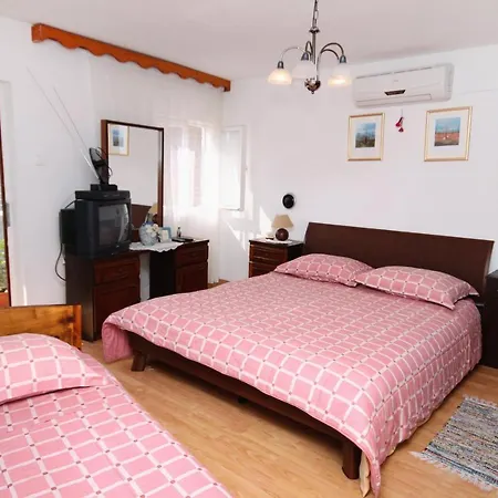 Seaside Holiday House Rogoznica - 5258