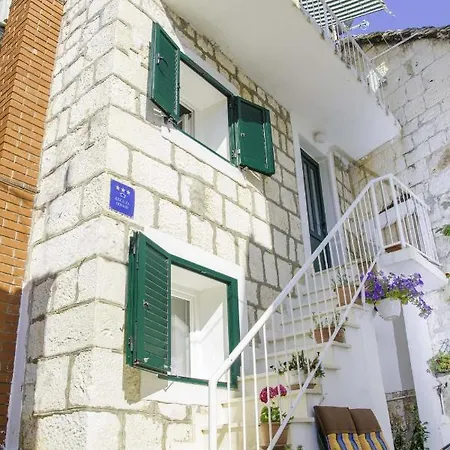 בית נופש Seaside Holiday House Rogoznica - 5258