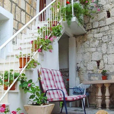 בית נופש Seaside Holiday House Rogoznica - 5258 *