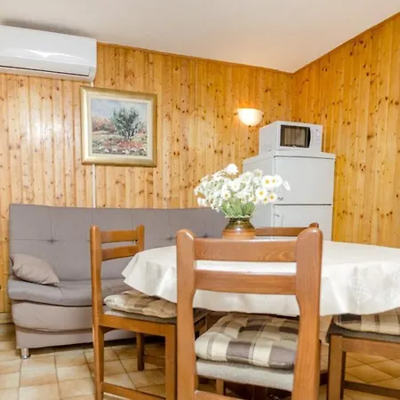 בית נופש Seaside Holiday House Rogoznica - 5258 *