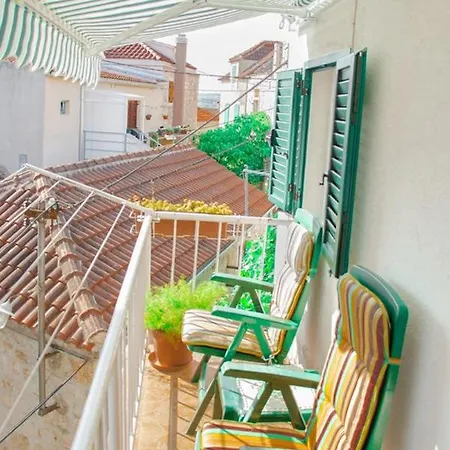 Seaside Holiday House Rogoznica - 5258 בית נופש *